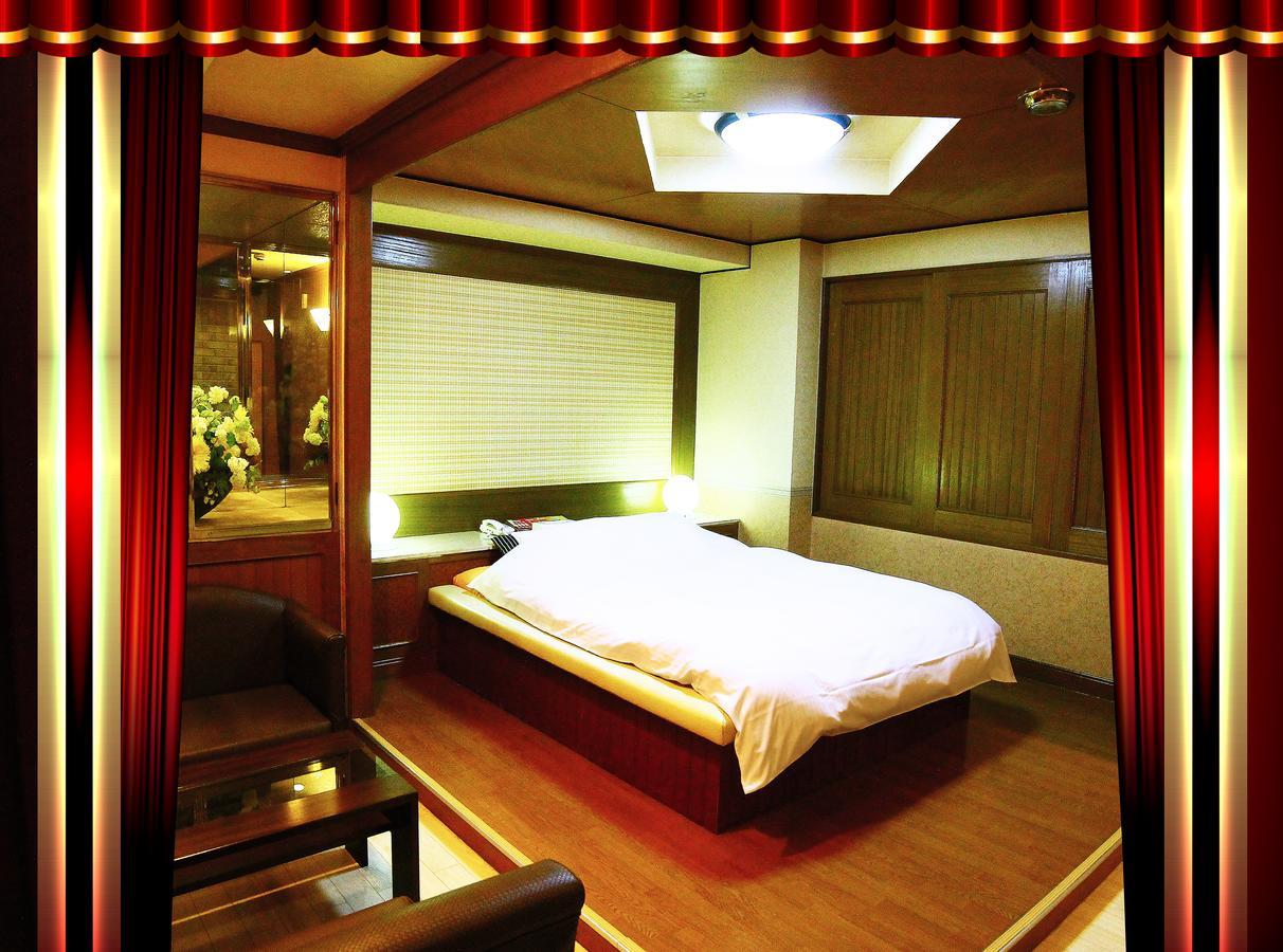 Kyoto Hotel Crown (Adults Only) Екстер'єр фото
