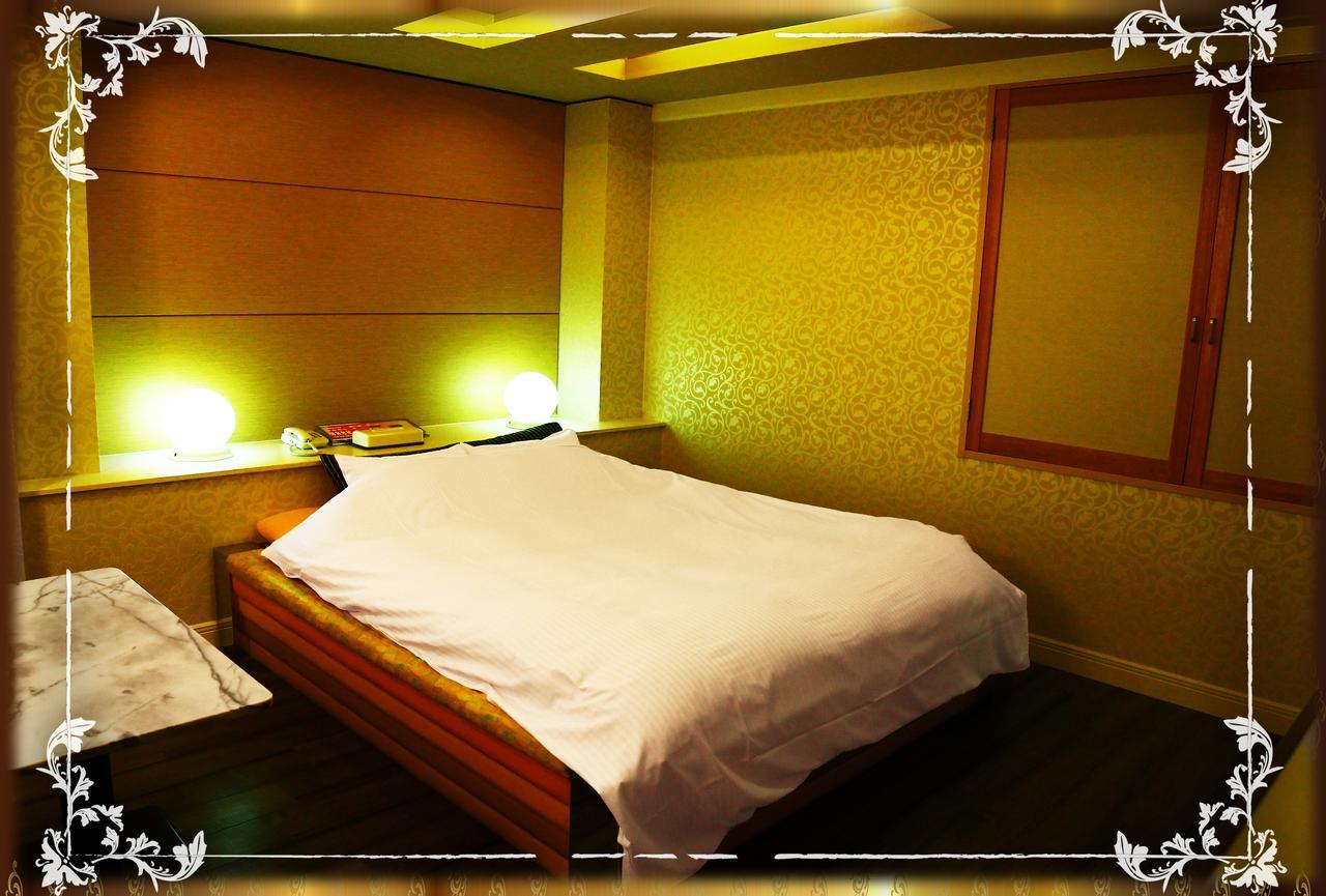 Kyoto Hotel Crown (Adults Only) Екстер'єр фото